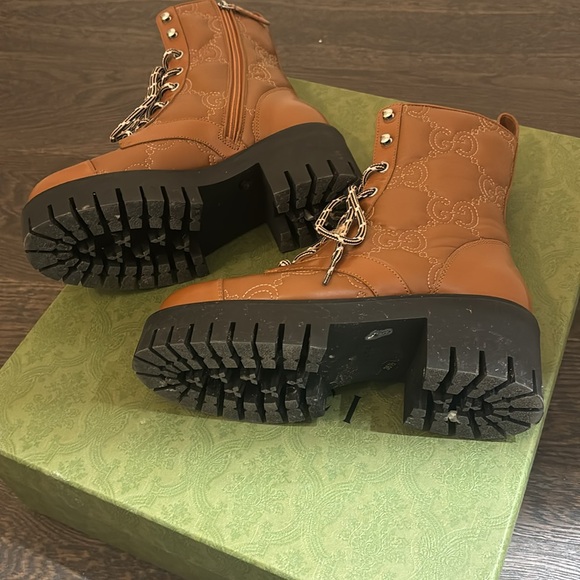 WOMEN'S Gucci MATELASSÉ LACE-UP BOOT - Picture 3 of 7